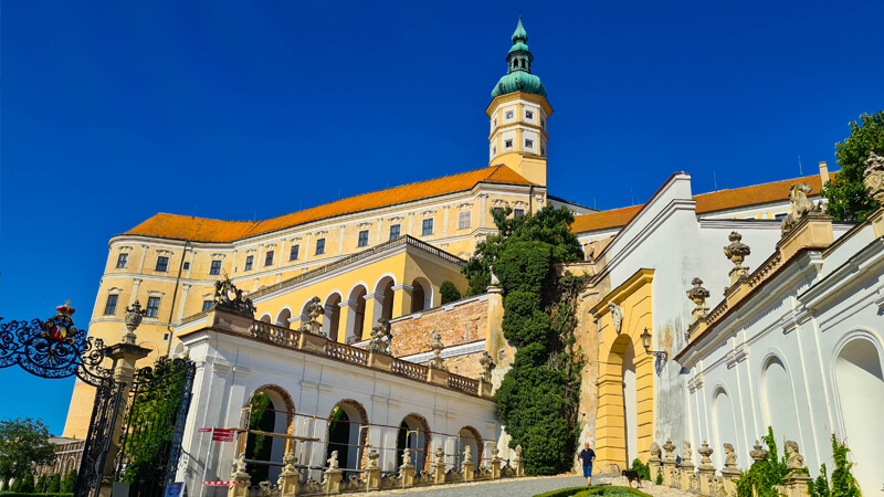 28.-zamek-mikulov